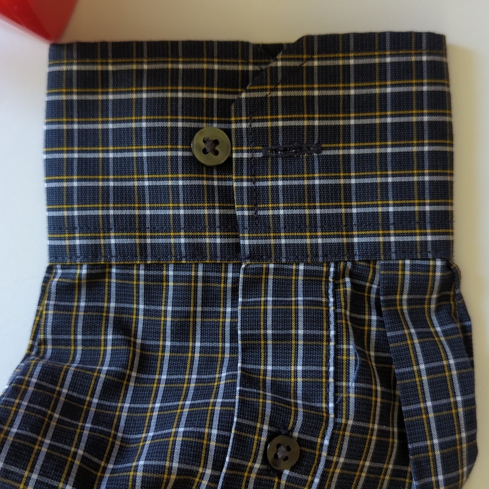 Van Heusen Men's medium dress shirt - Picture 3 of 6